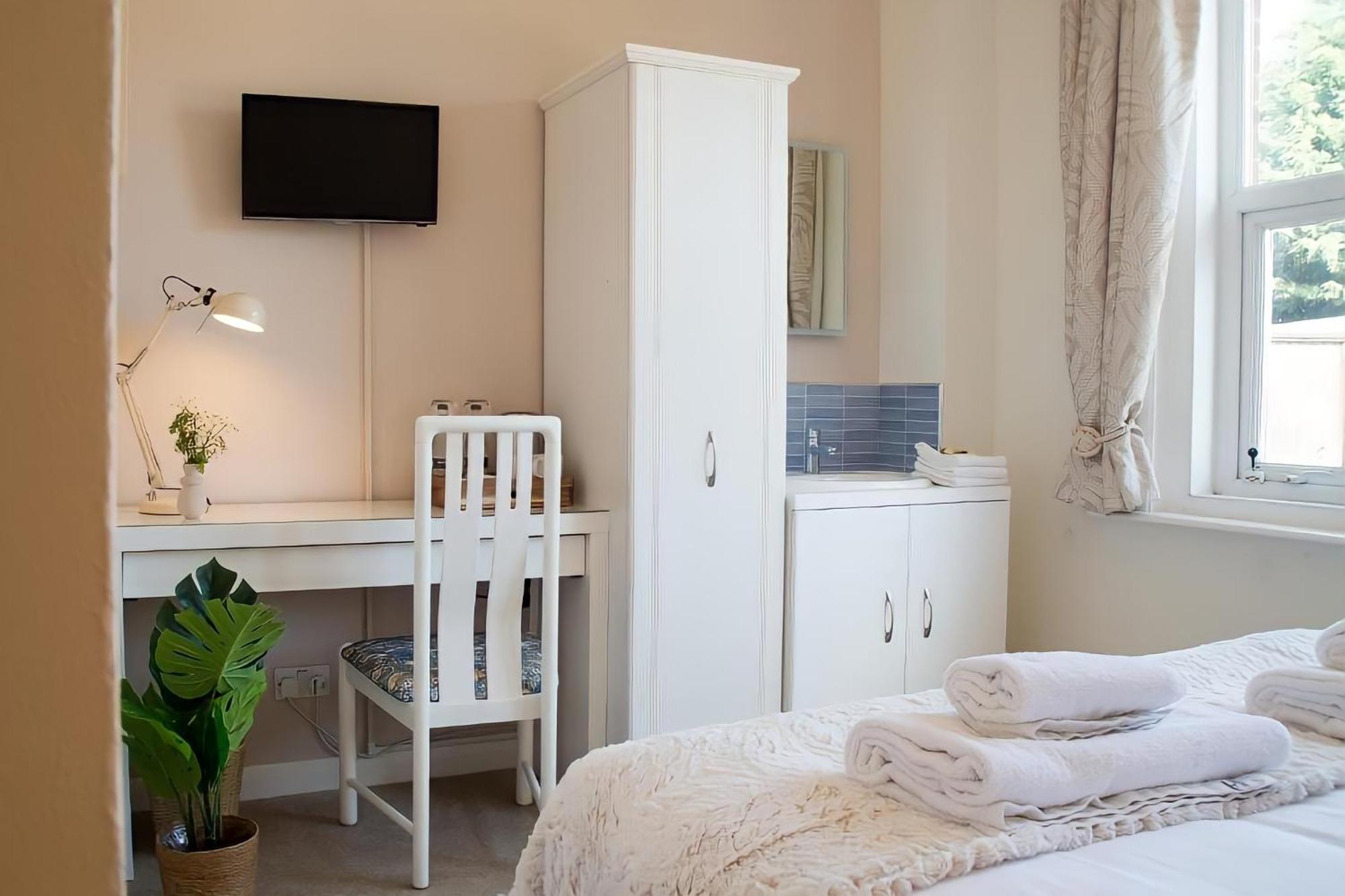 Отель Poole Park House Экстерьер фото