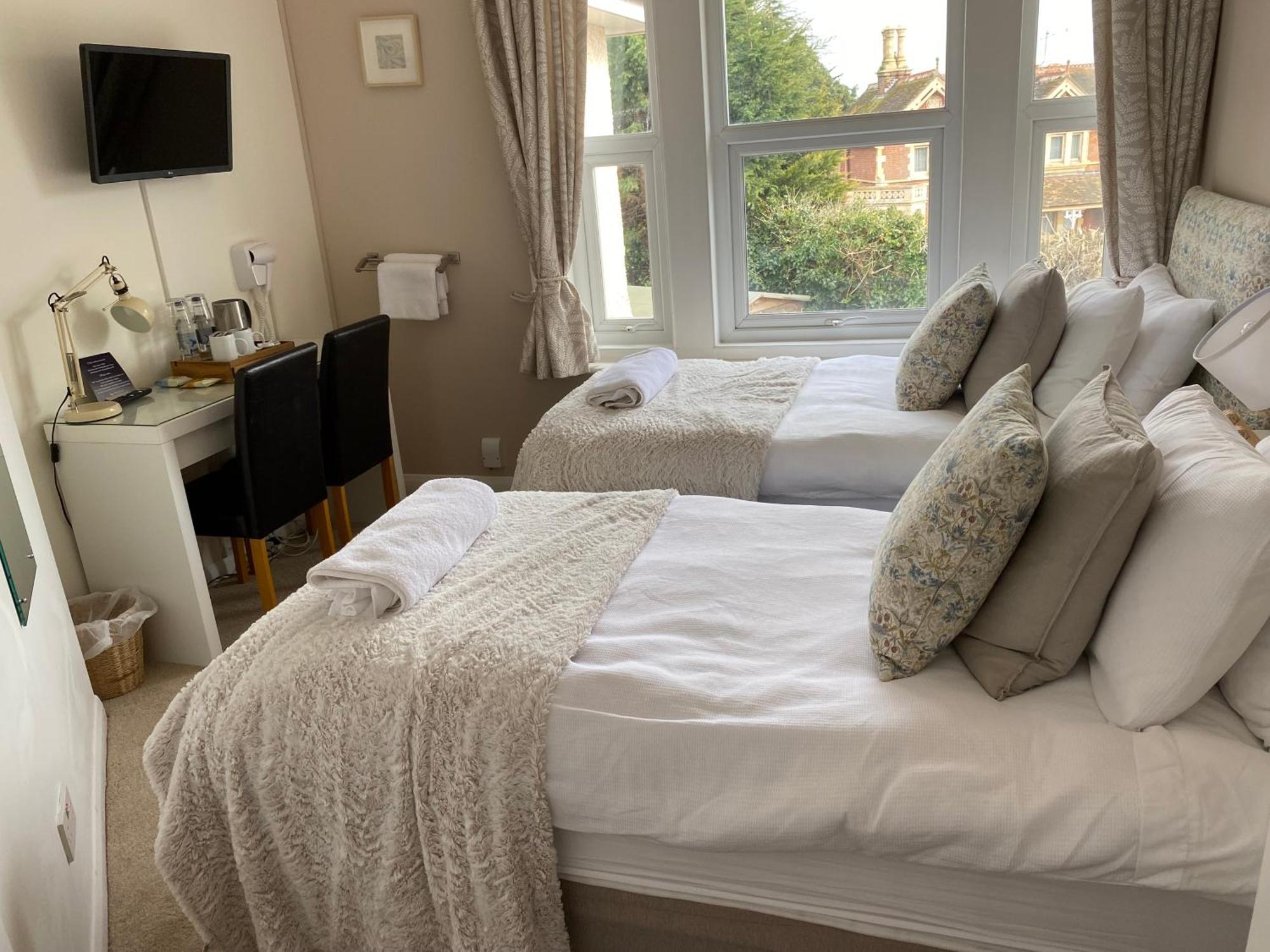 Отель Poole Park House Экстерьер фото